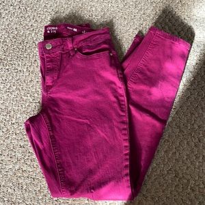 Crown & ivy berry color skinny jeans size 8